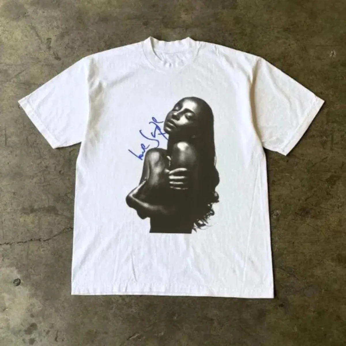 Sade Love Deluxe T-shirt: 90s Retro Album Cover Men's T-shirt Four Seasons New Style Suitable for Both Men and Women view 1