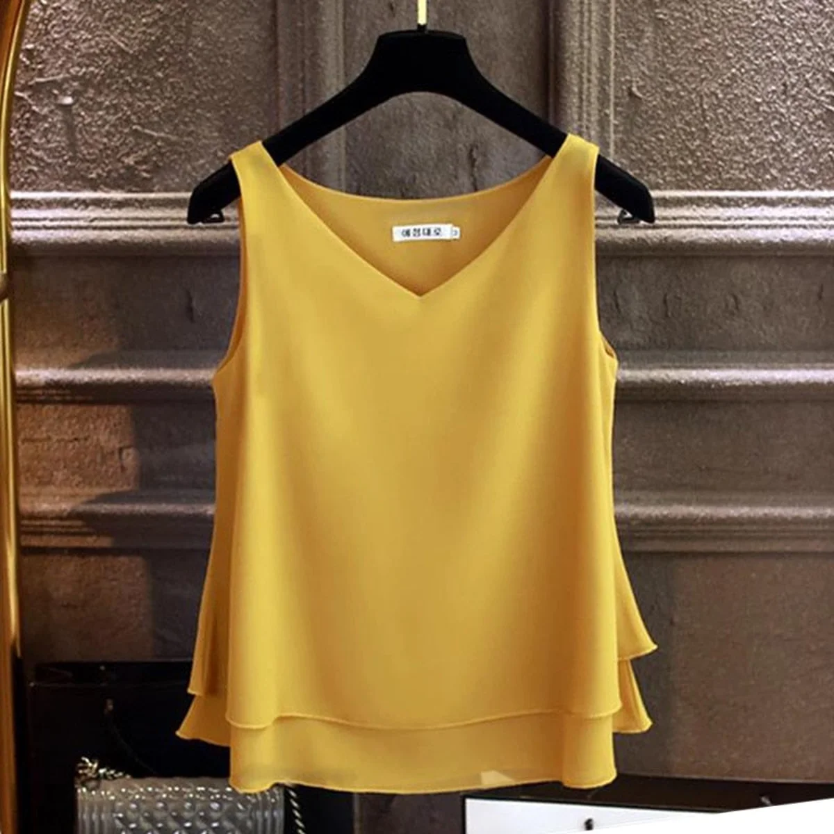 2019 Fashion Brand Women's blouse Summer sleeveless Chiffon shirt Solid V-neck Casual blouse Plus Size 5XL Loose Female Top view 1