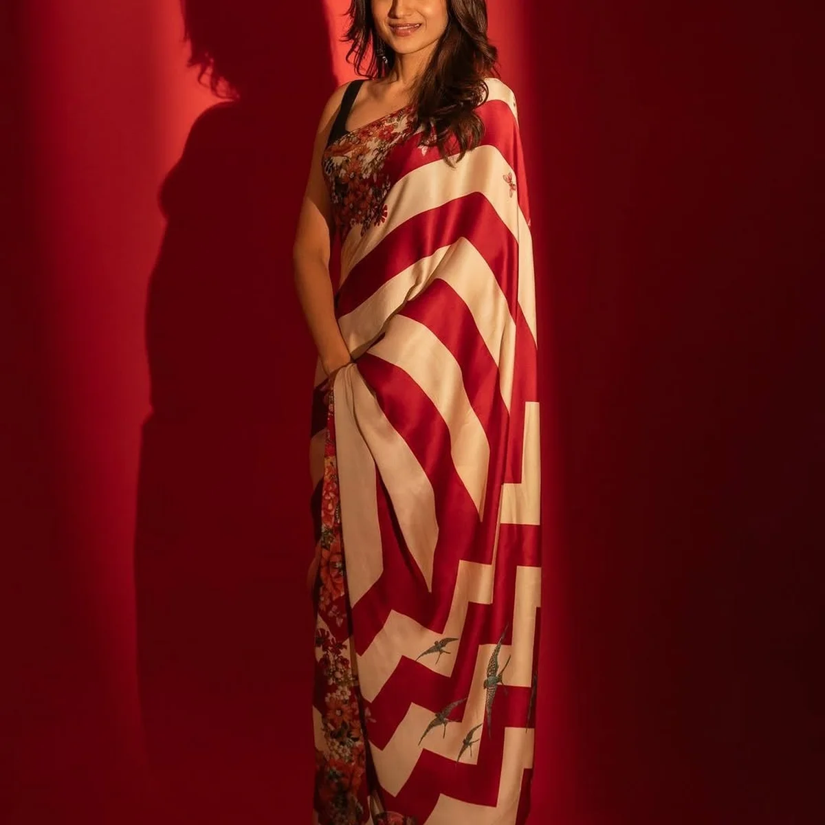 Imbrication Beige And Maroon 1 Minute Ready To Wear Digital Printed Crape Silk Saree image 1