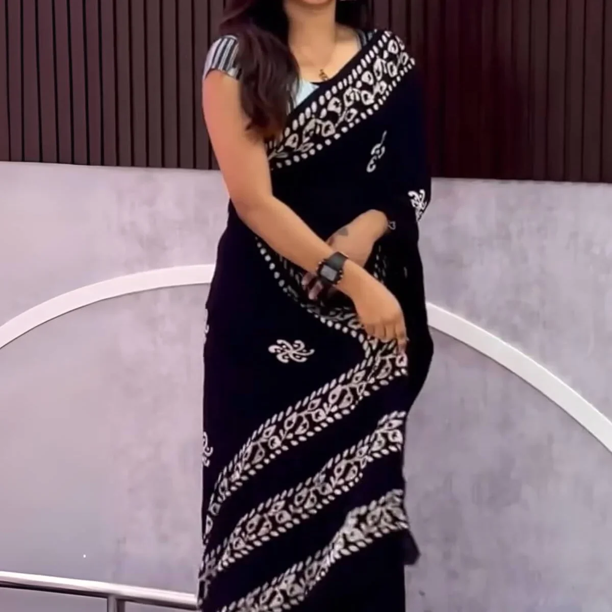 Cynosure 1 Minute Ready To Wear Black Mul Cotton Digital Printed Saree image 1