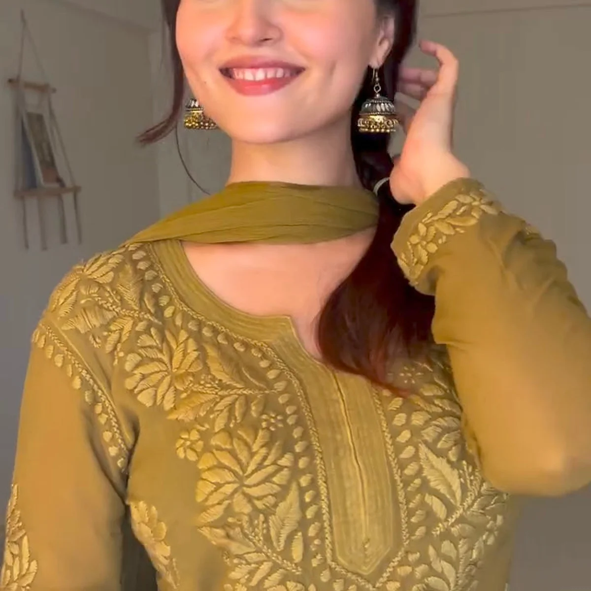 Varsha Rekhate In Viscose Georgette Straight Kurta Set With 3D Work (mehndi green) thumbnail 2