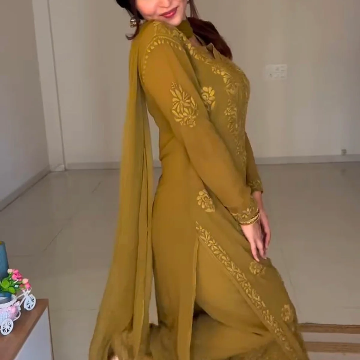 Varsha Rekhate In Viscose Georgette Straight Kurta Set With 3D Work (mehndi green) thumbnail 3
