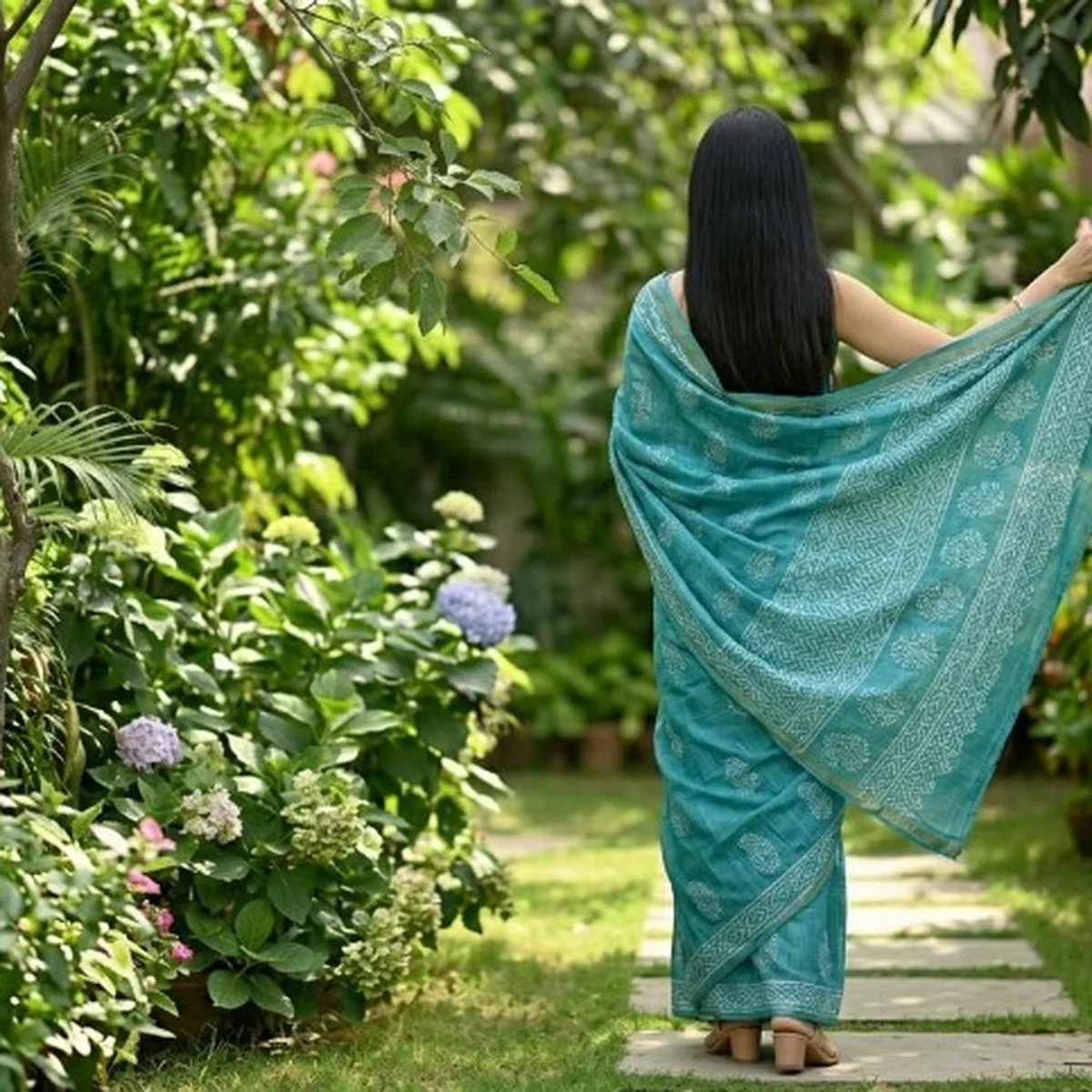 Rama Green Cotton Maheshwari saree thumbnail 2