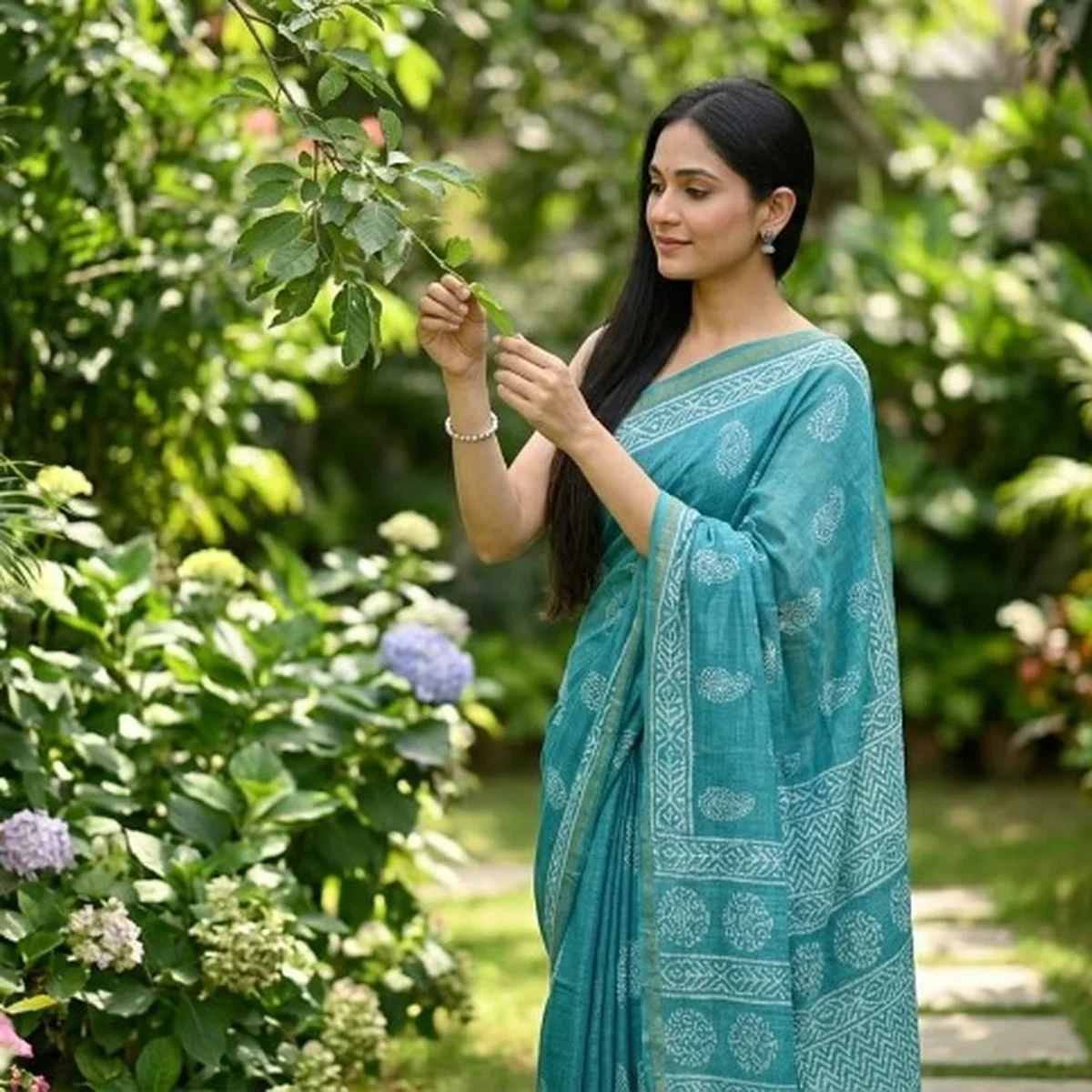 Rama Green Cotton Maheshwari saree thumbnail 3