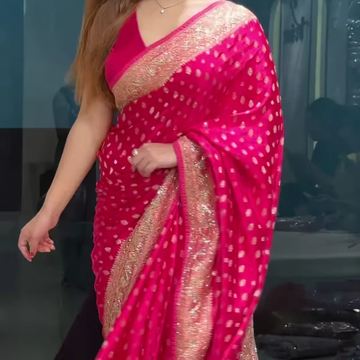 Vibrant Fuchsia Pink Banarasi Silk Saree with Gold Buta and Scalloped Zari Border thumbnail 2