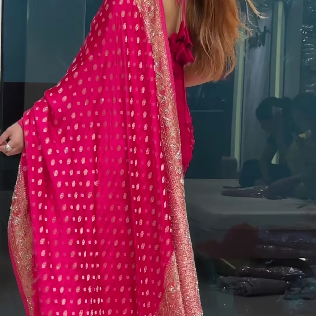Vibrant Fuchsia Pink Banarasi Silk Saree with Gold Buta and Scalloped Zari Border thumbnail 4