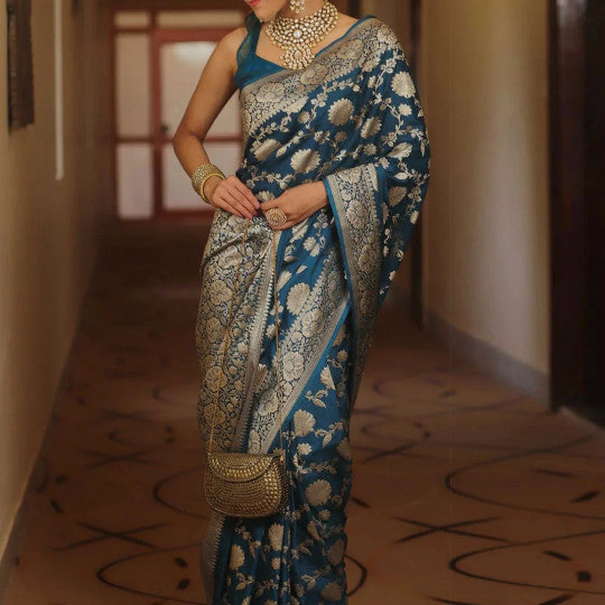 Ethnic Motifs Zari Banarasi Saree thumbnail 4