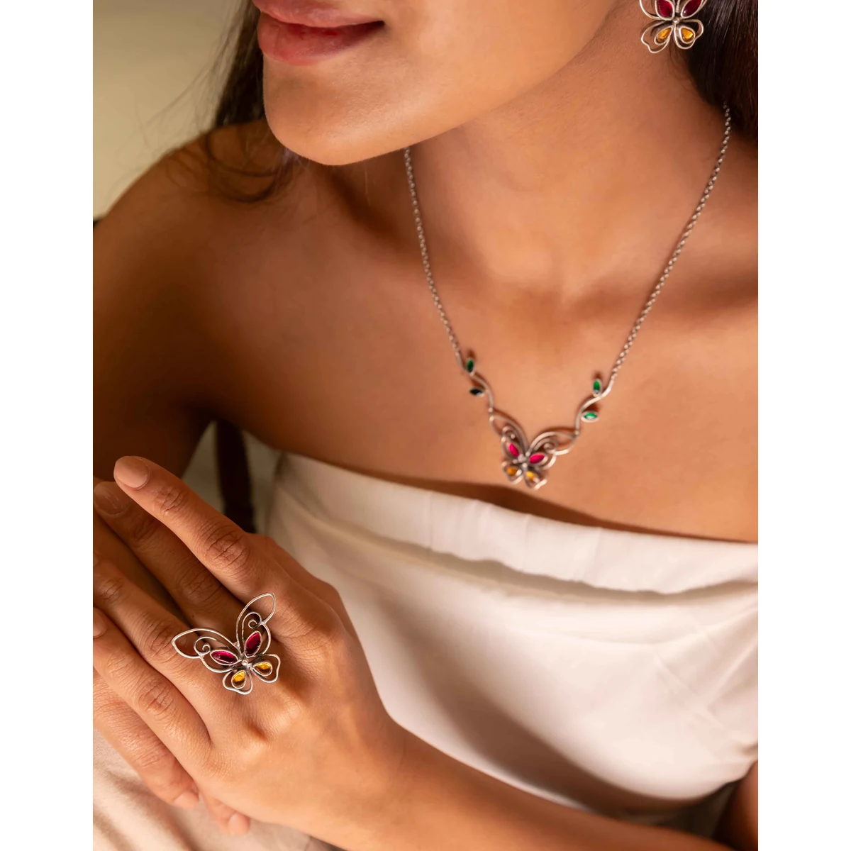 Premium Adya Titli Aur Patti Necklace Set thumbnail 3