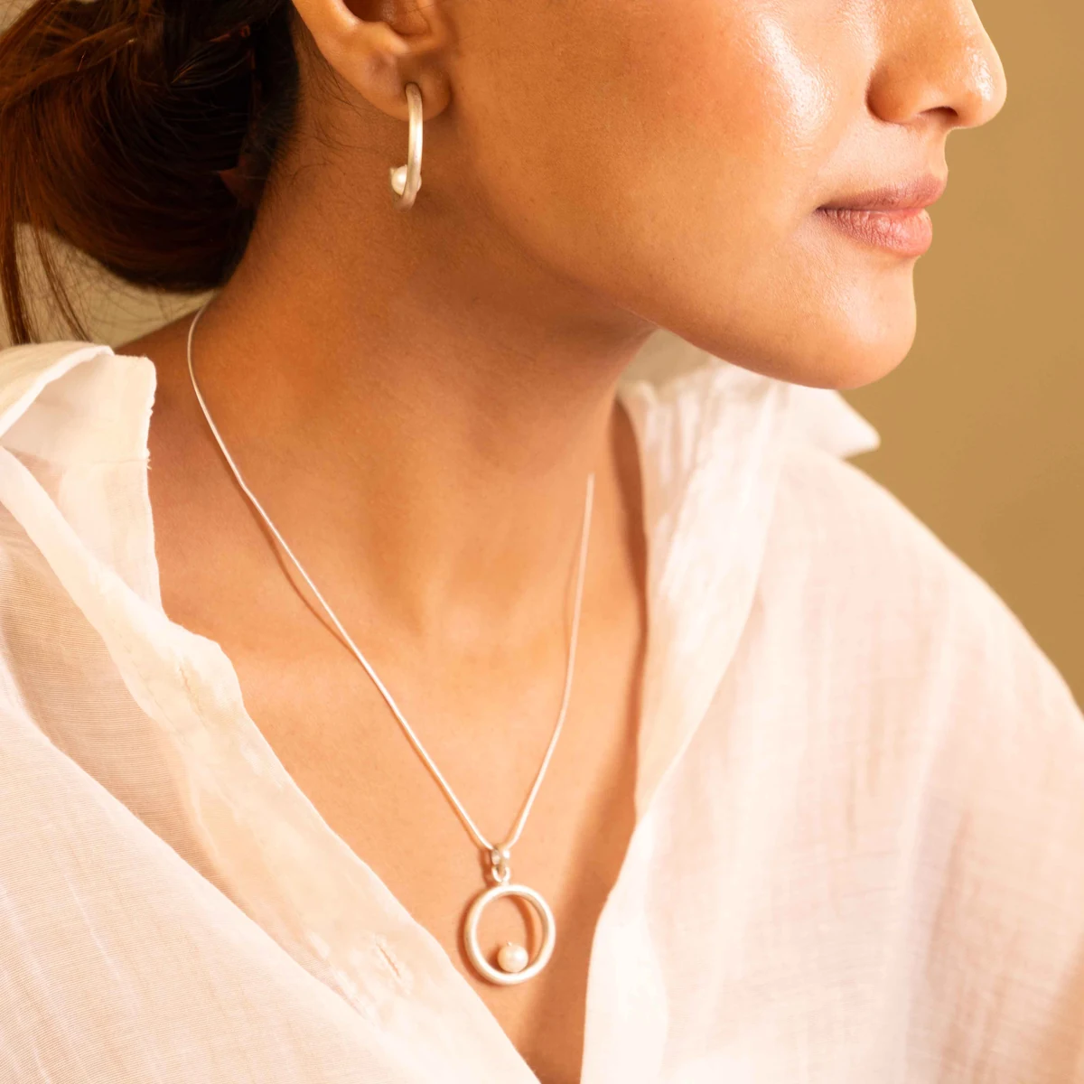 Premium Adya Halo Pearl Necklace Earring Ring Set thumbnail 4