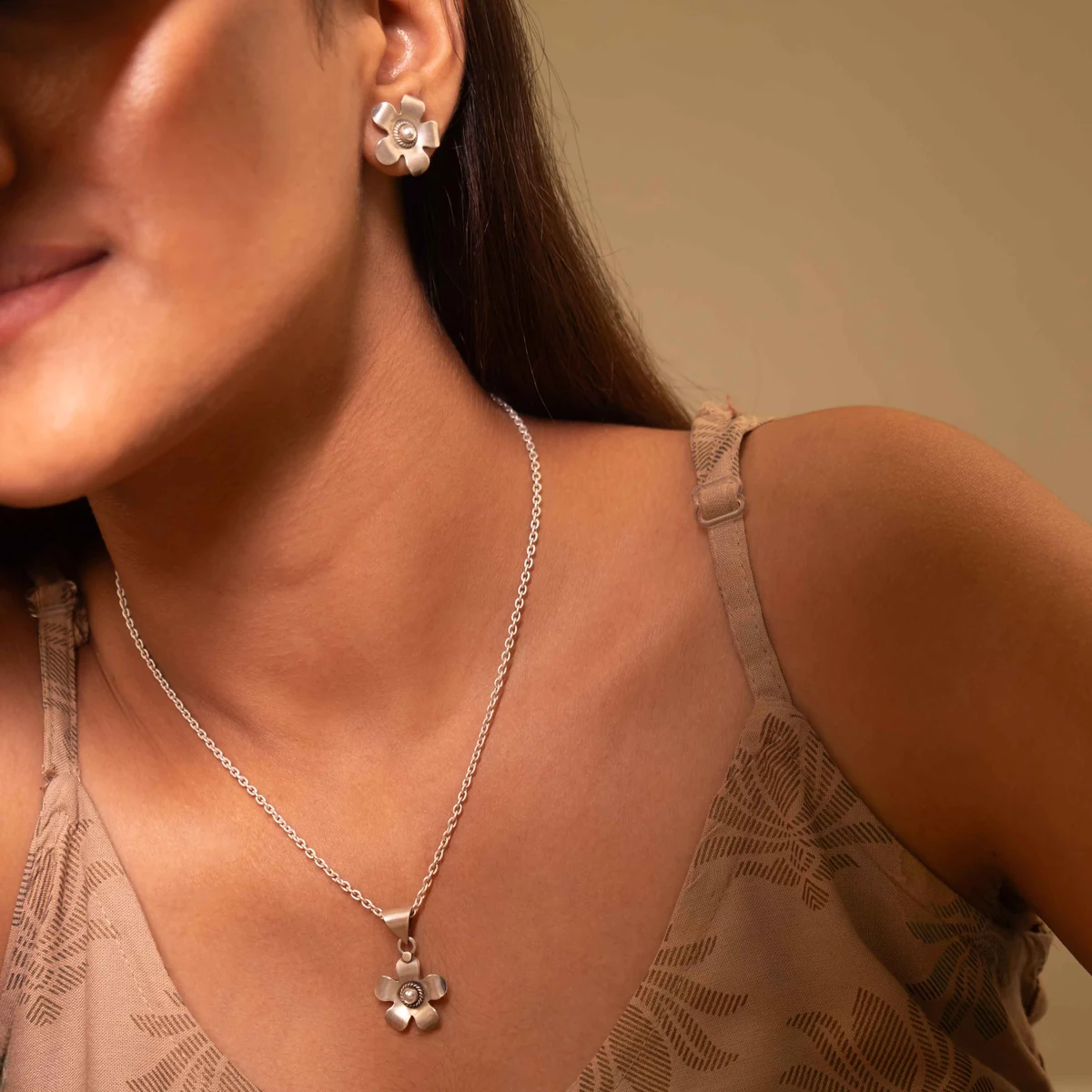 Premium Moh Pearl Studded Flower Necklace Earring Ring Set thumbnail 2