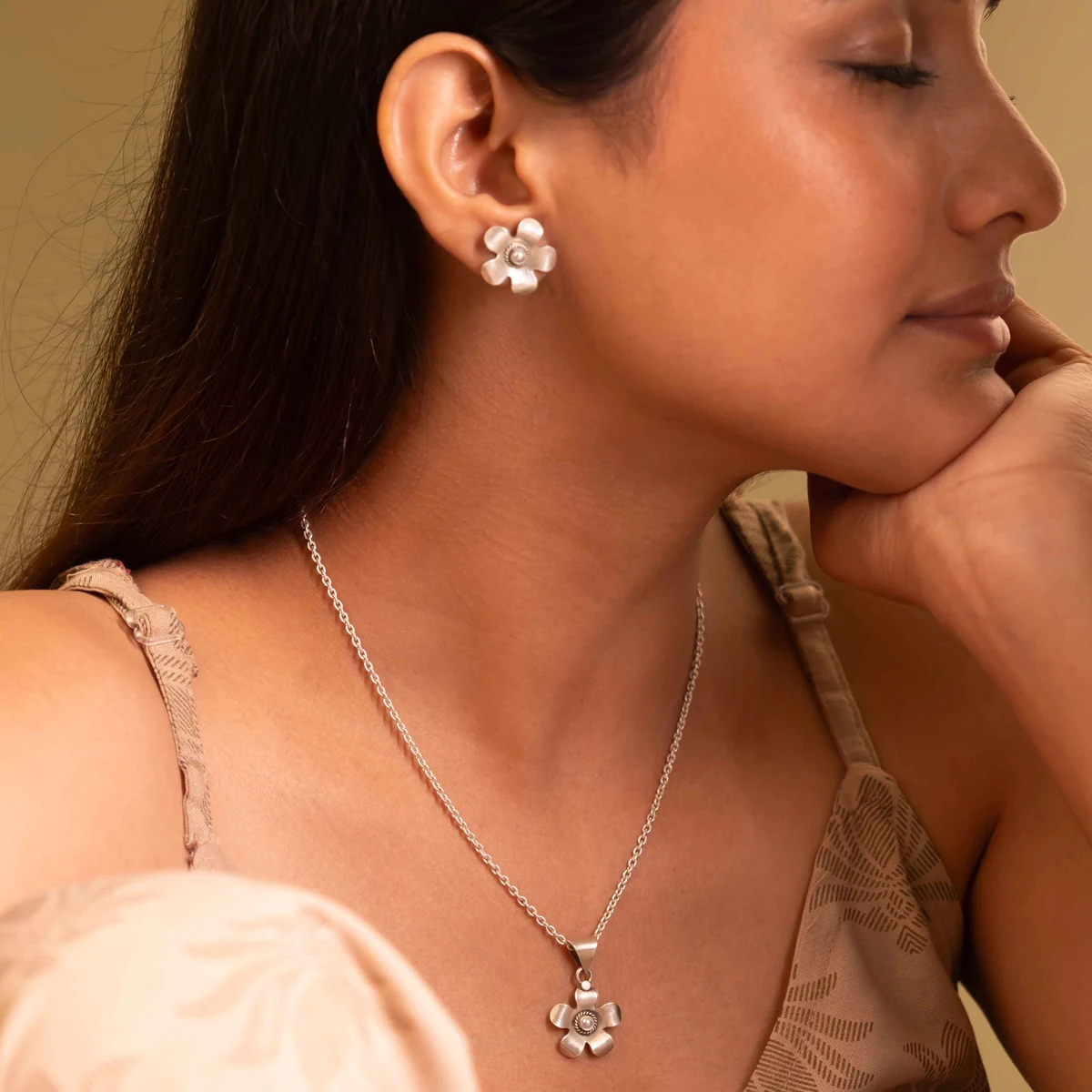 Premium Moh Pearl Studded Flower Necklace Earring Ring Set thumbnail 3