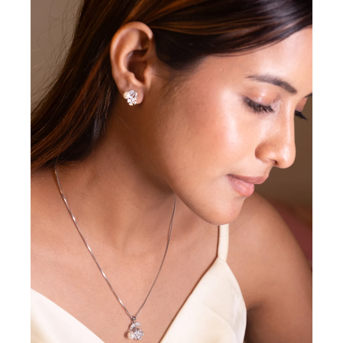 Premium Adya Soft Bloom Pearl Necklace Set thumbnail 3