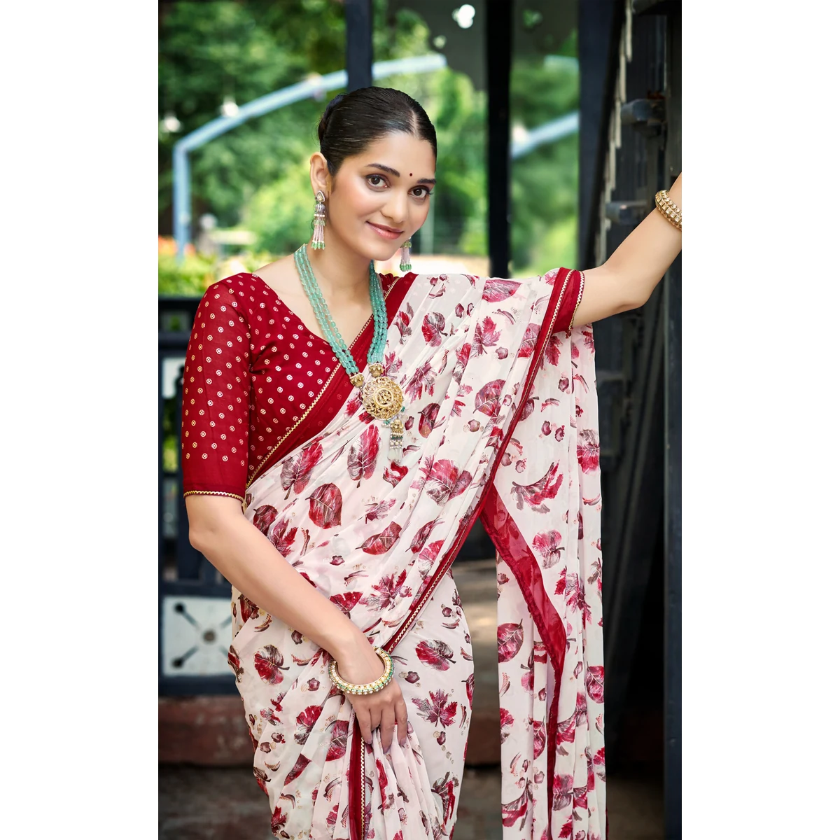 Premium Petal Drip Georgette Saree For Casual Wear thumbnail 2