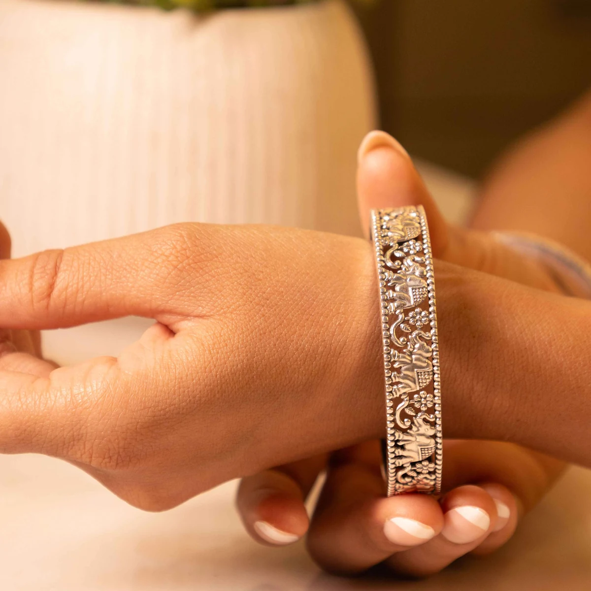 Premium Moh Gaj Sawari Shaahi Bangle thumbnail 2