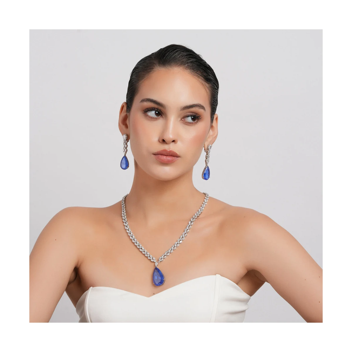 Premium Amilah - Emerald Green Single Stone Necklace Set thumbnail 2