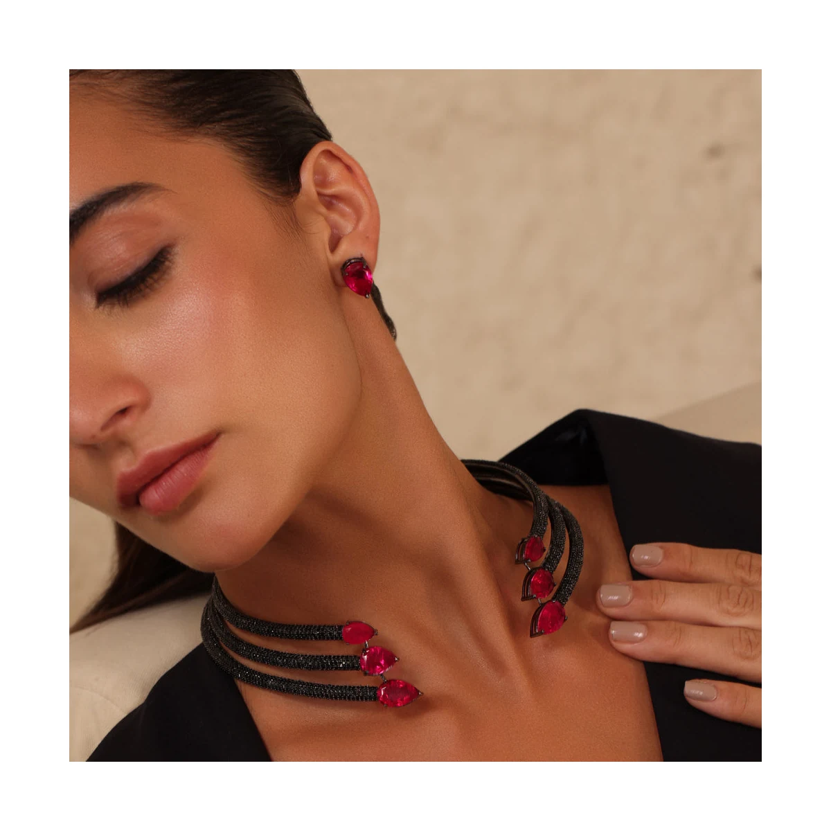 Premium Helena Choker thumbnail 3