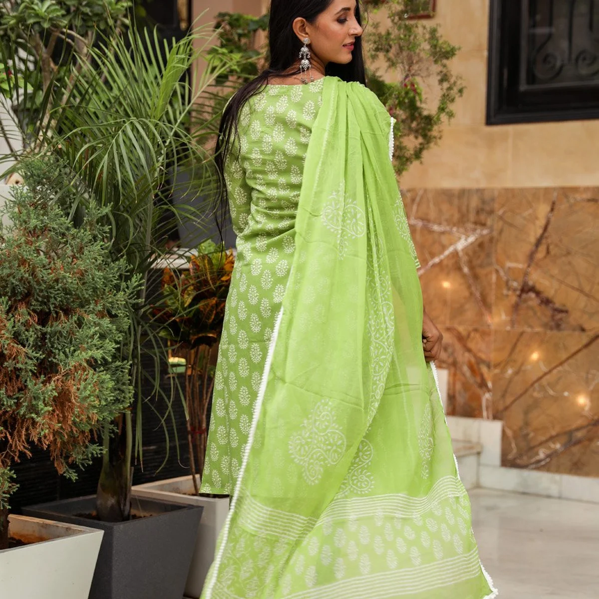 Green Discharge Butti Print Cotton Suit Set thumbnail 3