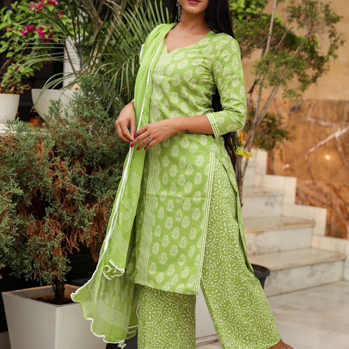 Green Discharge Butti Print Cotton Suit Set thumbnail 4
