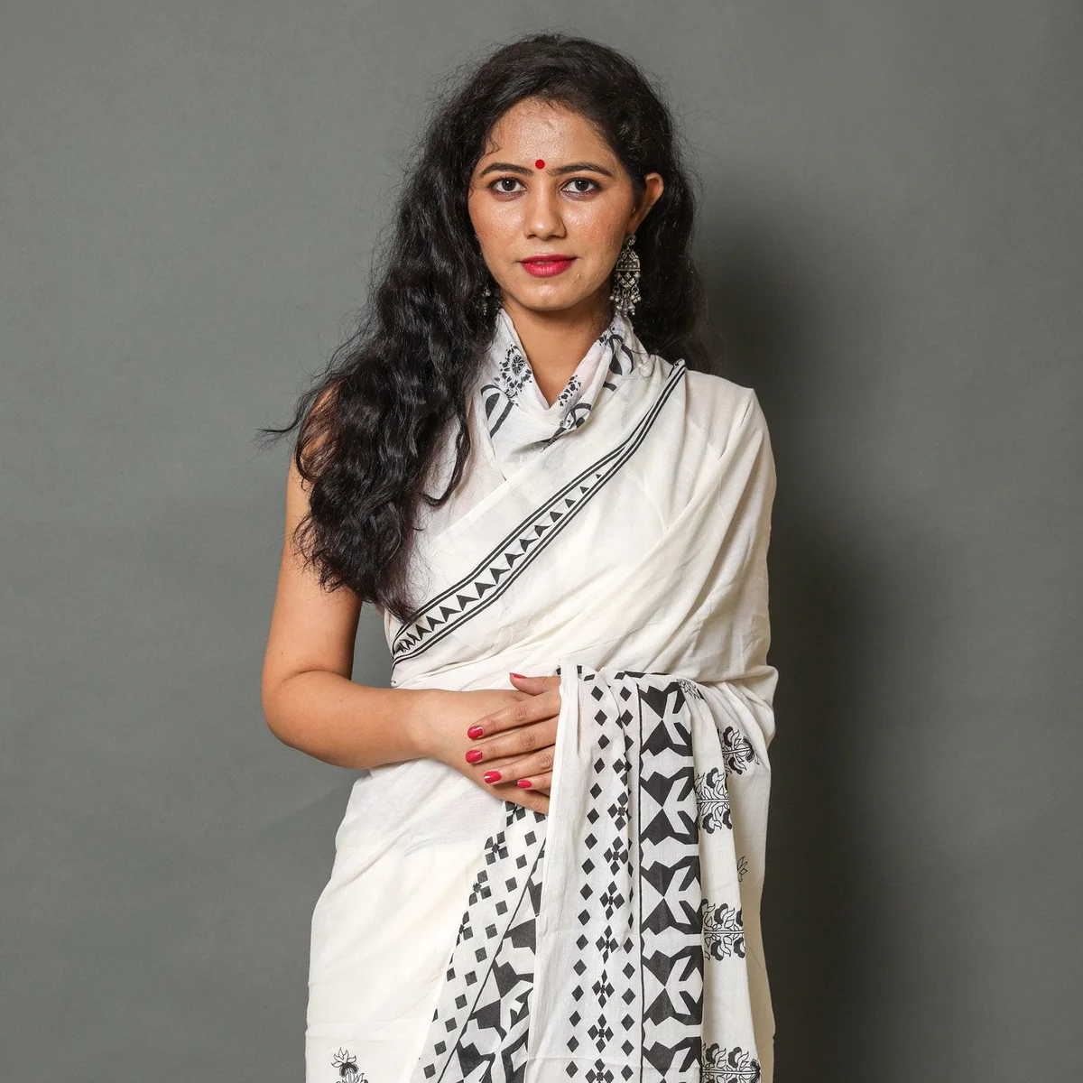 White & Black Border Butta Block Print Cotton Saree with Blouse thumbnail 4