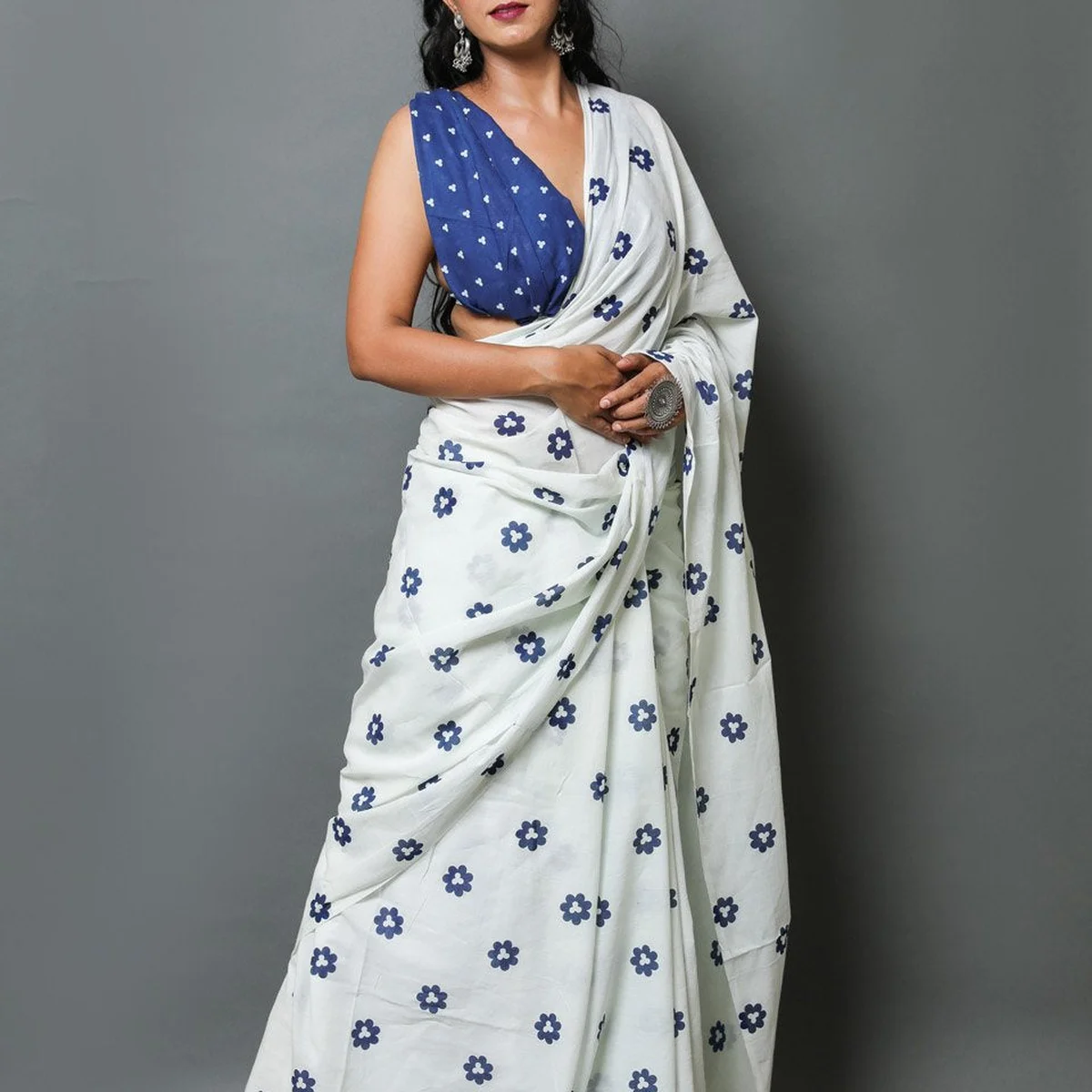 White & Blue Floral Hand Block Butti Print Mul Cotton Saree with Blouse Piece thumbnail 2