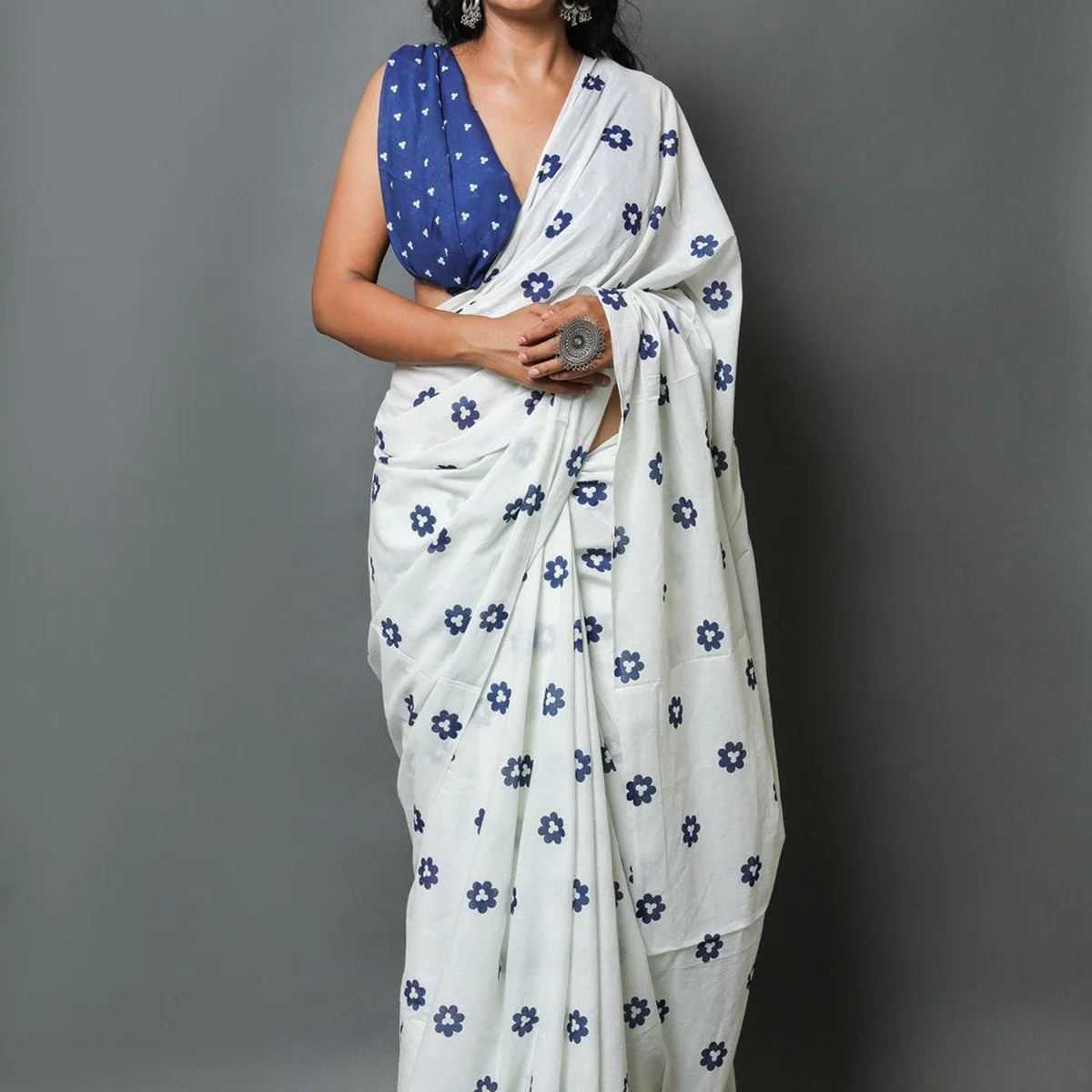 White & Blue Floral Hand Block Butti Print Mul Cotton Saree with Blouse Piece thumbnail 3