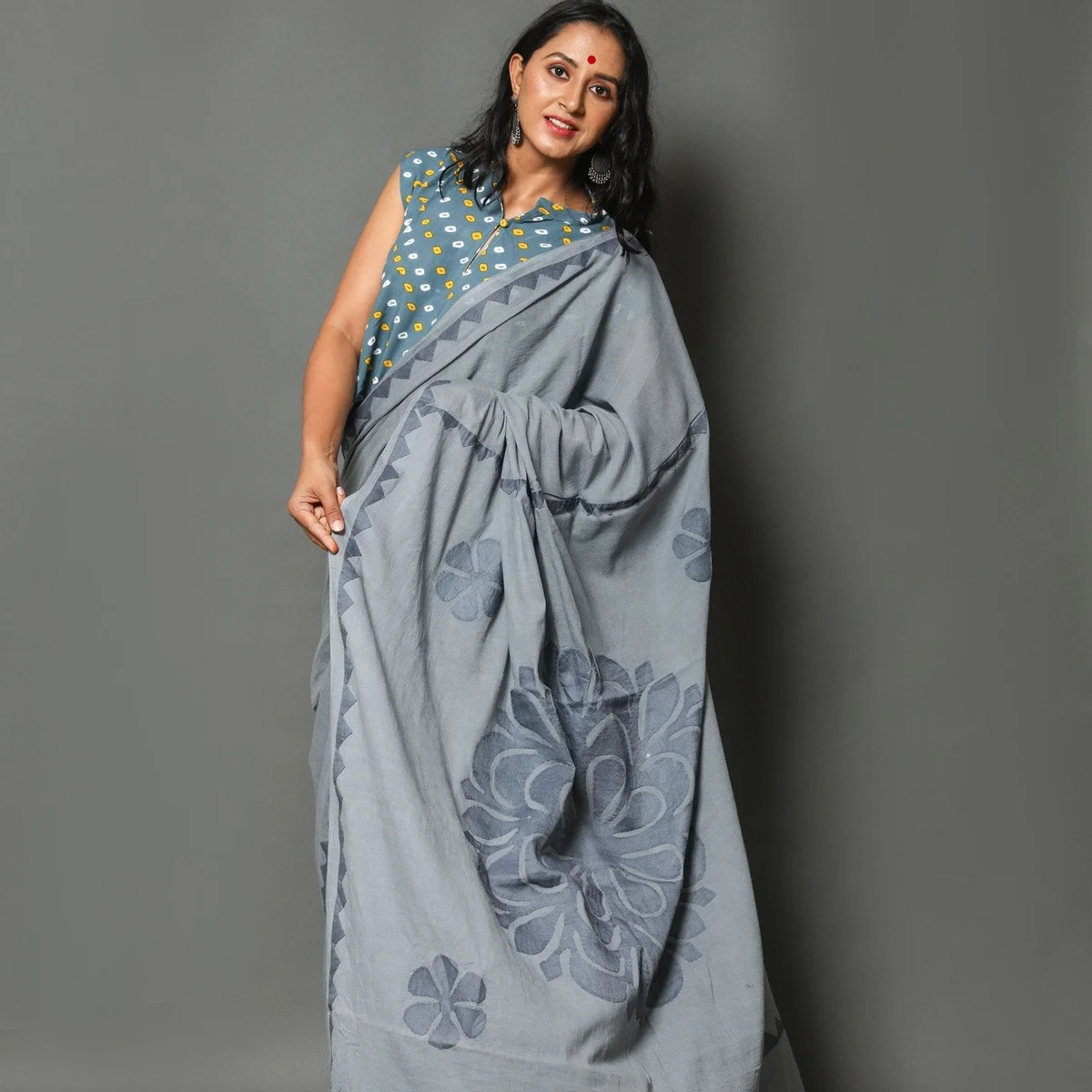 Grey Applique Work Cotton Saree with Unstitched Blouse thumbnail 2
