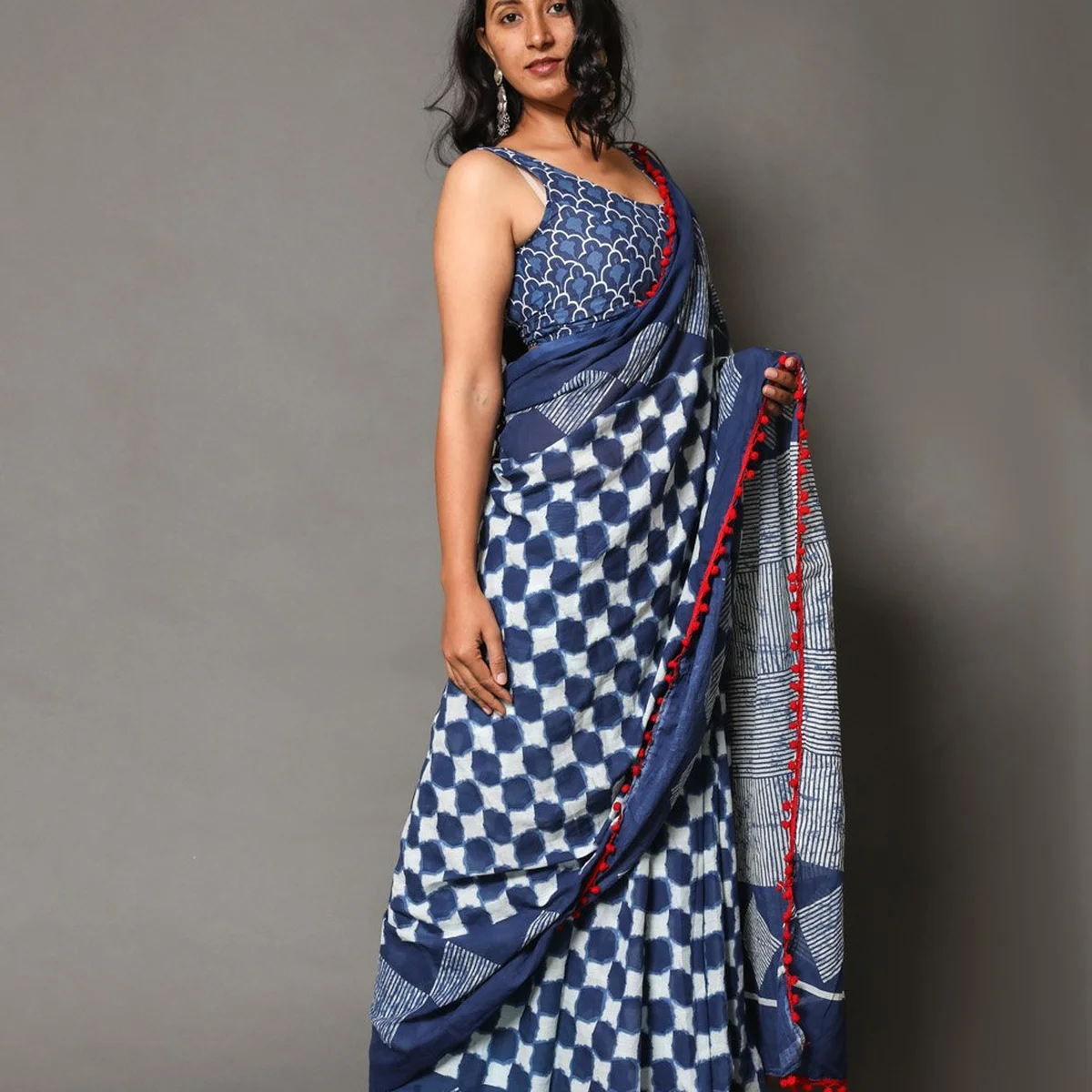 Blue Overall Block Print Mul Cotton Saree With Blouse thumbnail 2