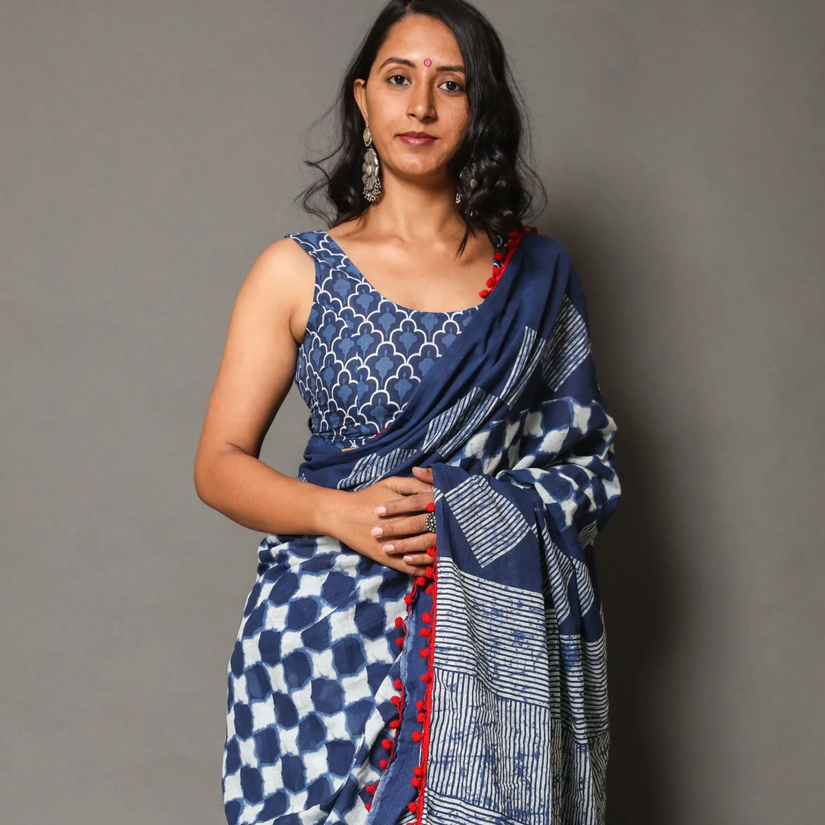 Blue Overall Block Print Mul Cotton Saree With Blouse thumbnail 4