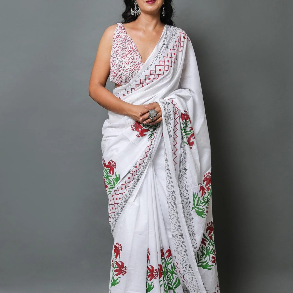 White Lily Hand Block Butta Print Mul Cotton Saree with Blouse Piece - Image 1