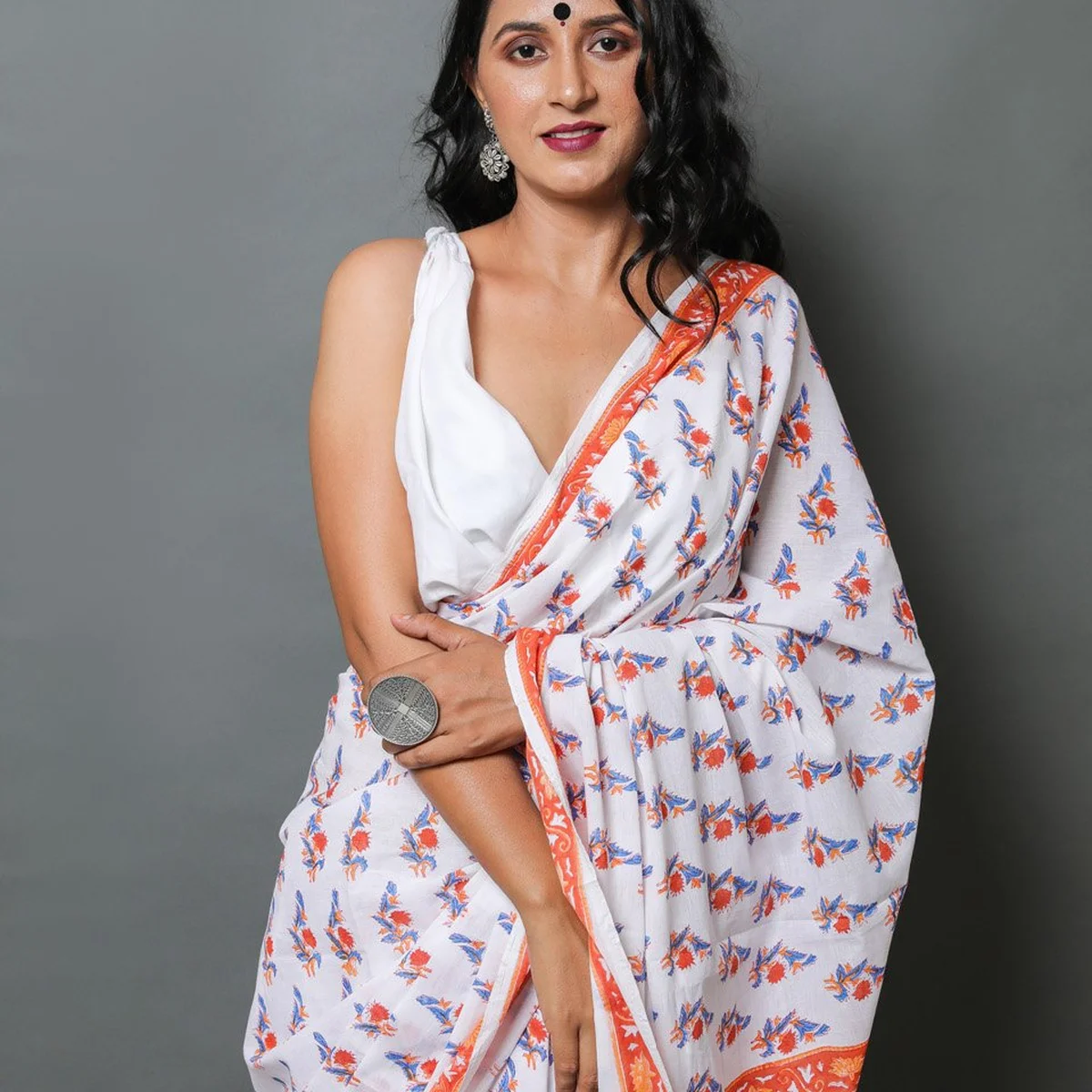 White & Blue Hand Block Butti Print Mul Cotton Saree with Blouse Piece thumbnail 2