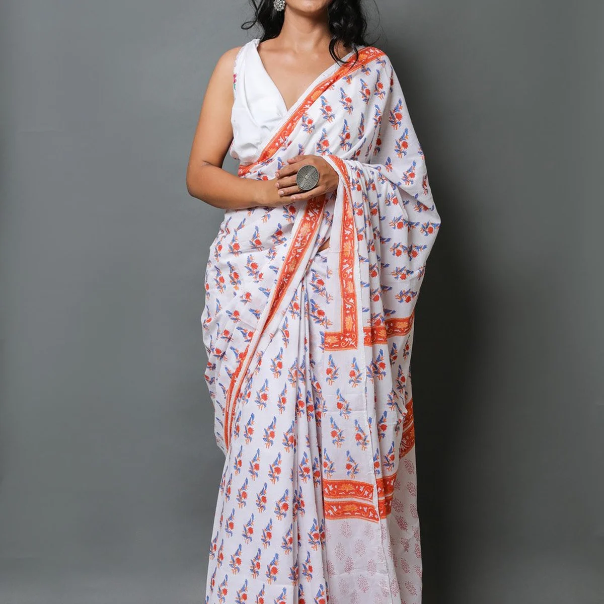 White & Blue Hand Block Butti Print Mul Cotton Saree with Blouse Piece thumbnail 3