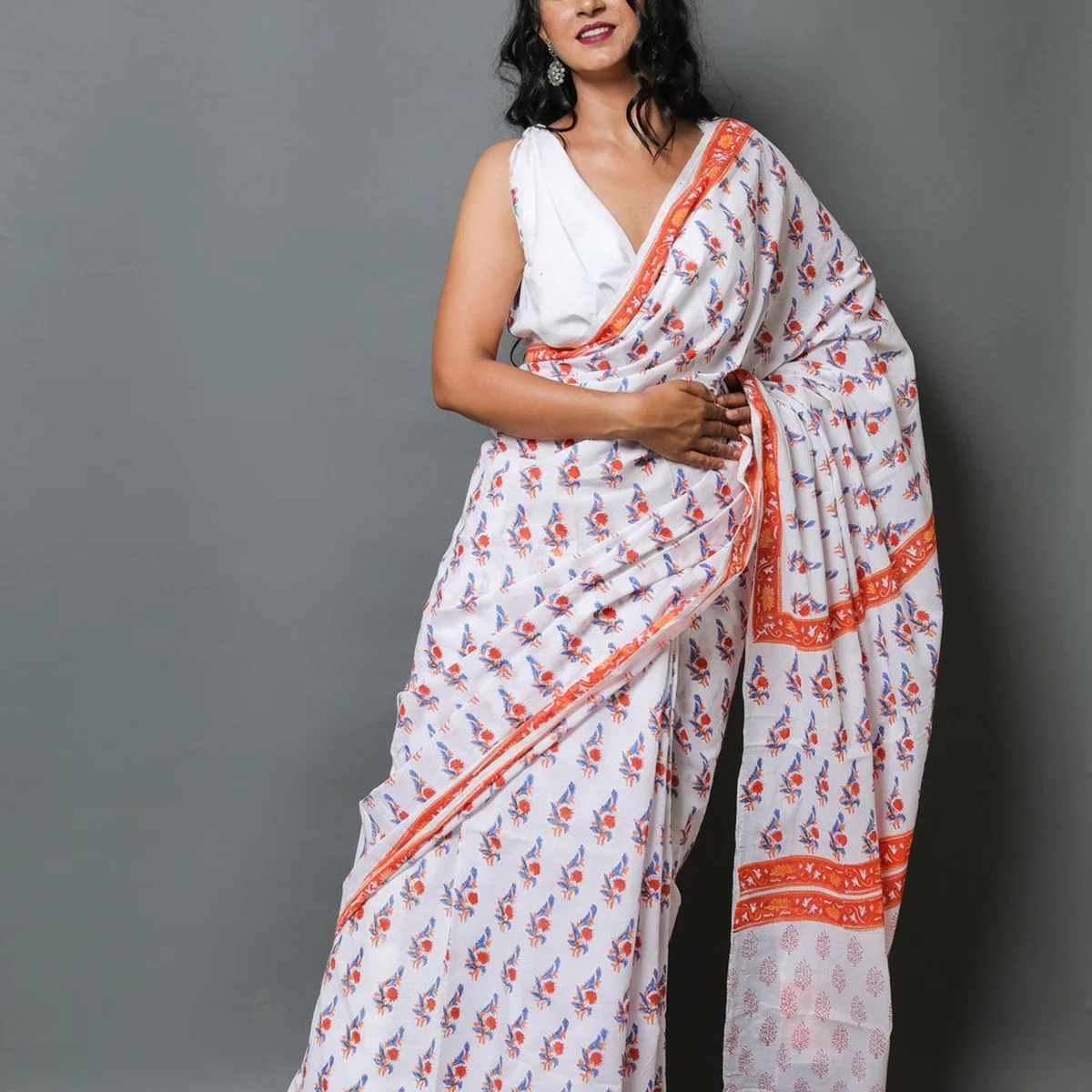 White & Blue Hand Block Butti Print Mul Cotton Saree with Blouse Piece thumbnail 4