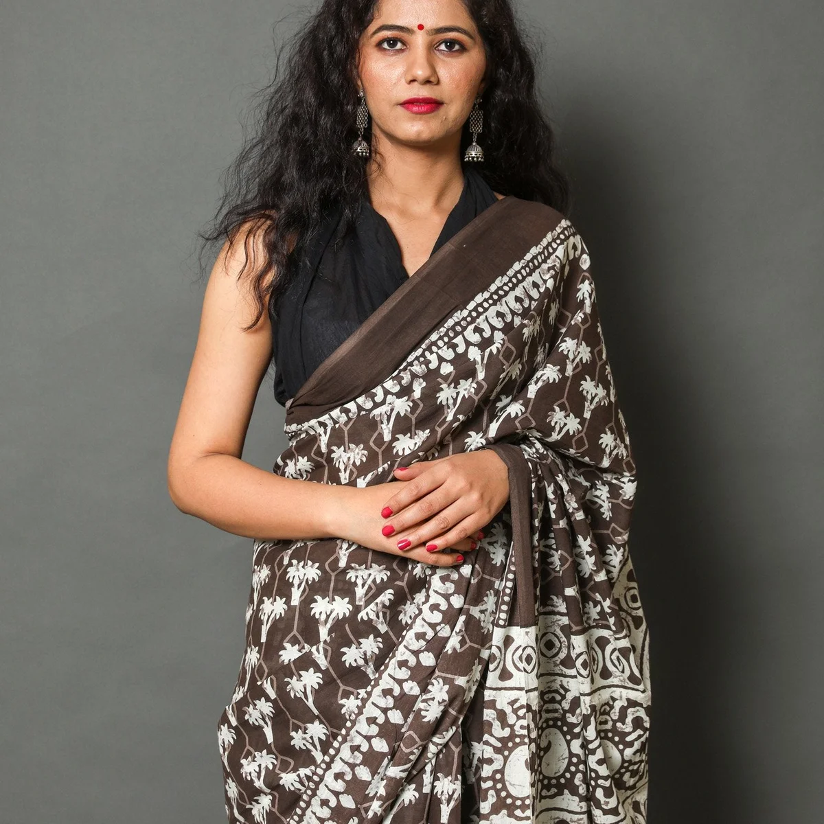 Kashish Tree Block Butti Print Cotton Saree with Blouse Piece thumbnail 2