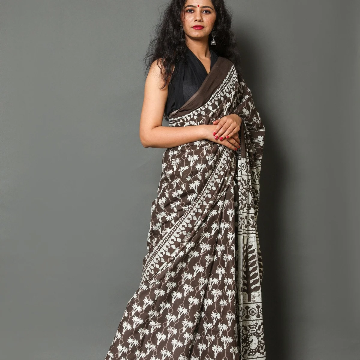 Kashish Tree Block Butti Print Cotton Saree with Blouse Piece thumbnail 3