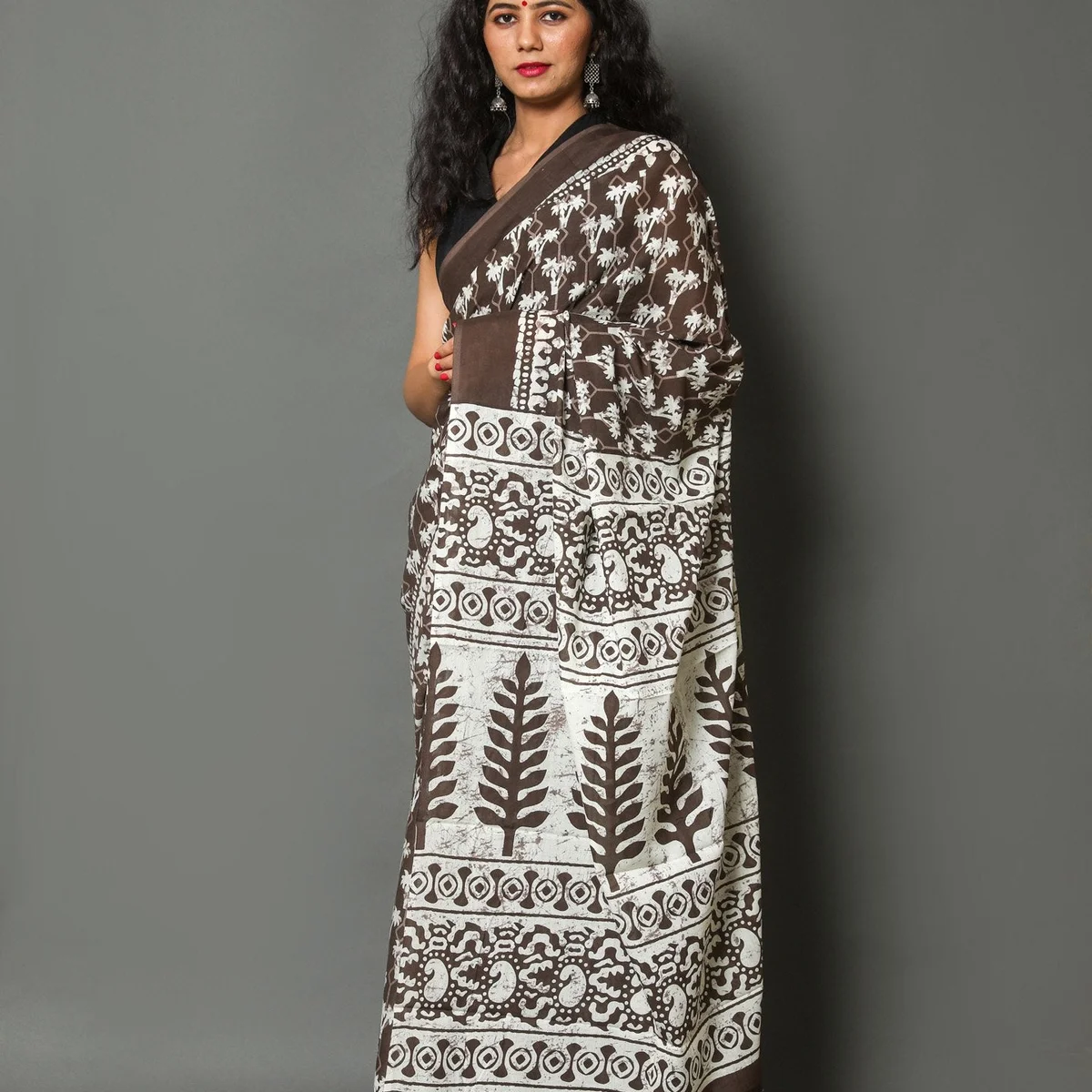 Kashish Tree Block Butti Print Cotton Saree with Blouse Piece thumbnail 4