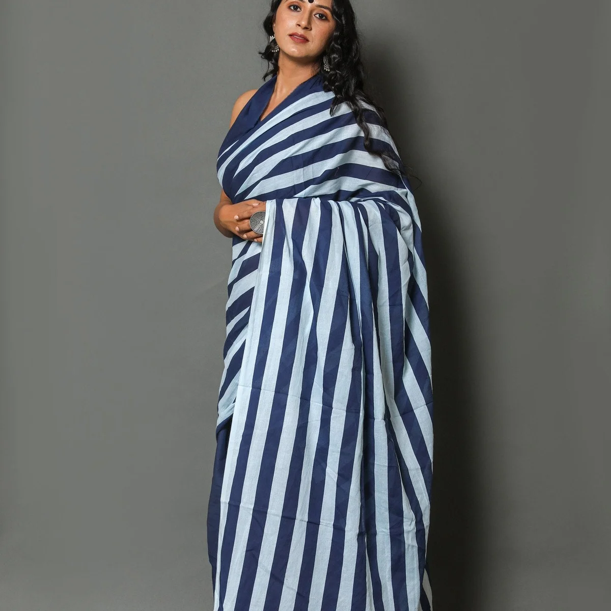 Blue Solid & Strip Print Cotton Saree with Blouse Piece thumbnail 3