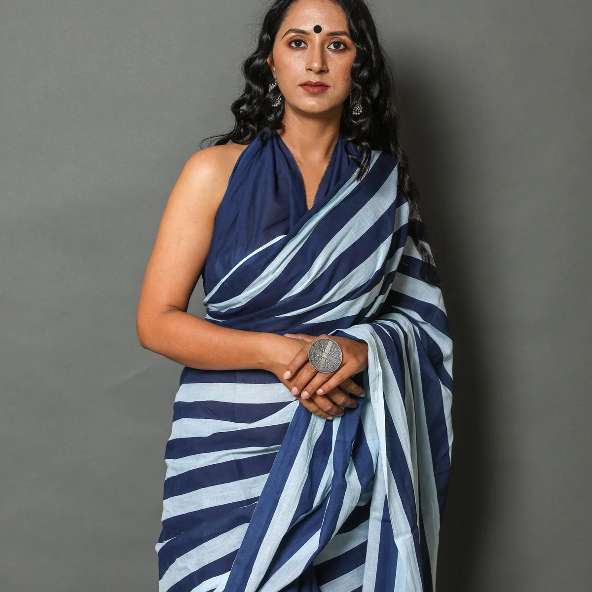 Blue Solid & Strip Print Cotton Saree with Blouse Piece thumbnail 4