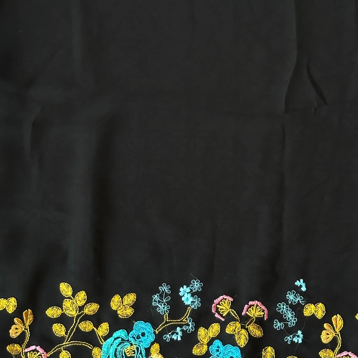 Floral emb Black georgette saree thumbnail 2