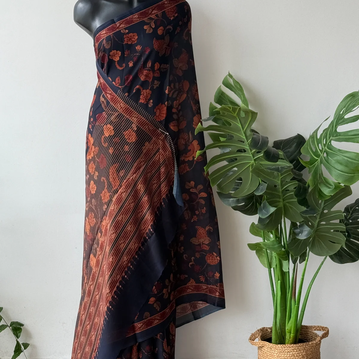 Printed georgette saree thumbnail 2