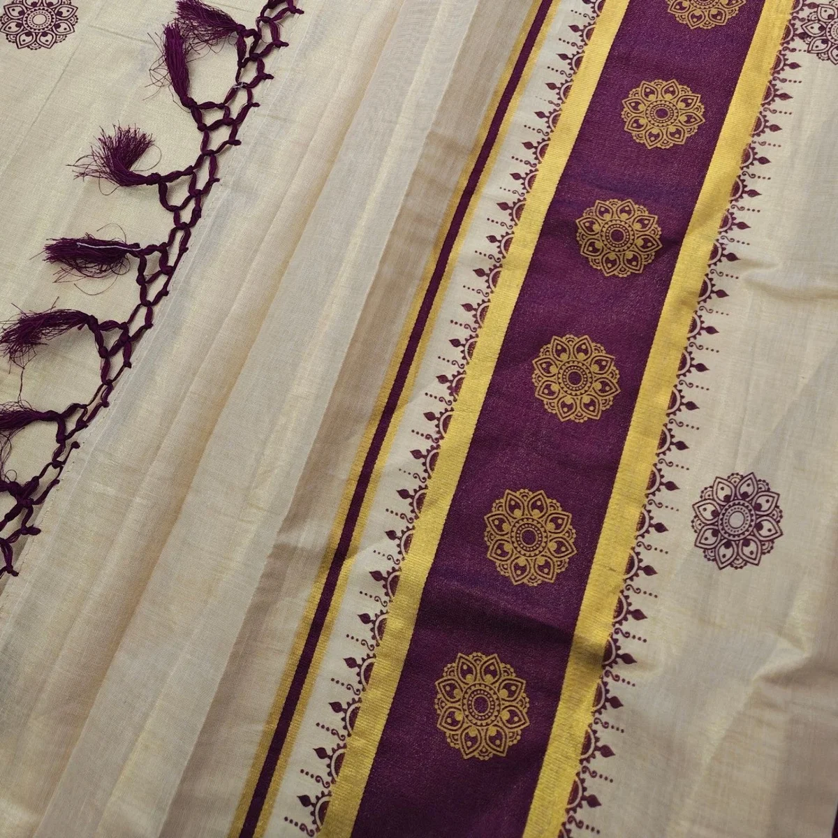Mandala Kerala Kasavu Tissue Silk Saree thumbnail 2