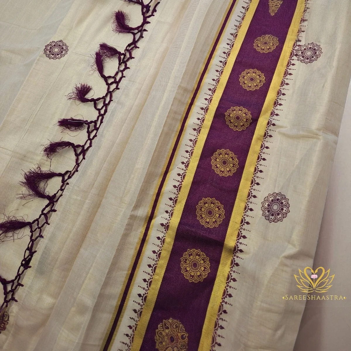 Mandala Kerala Kasavu Tissue Silk Saree thumbnail 3