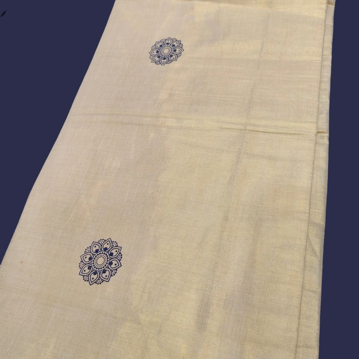 Mandala Kerala Kasavu Tissue Silk Saree thumbnail 4