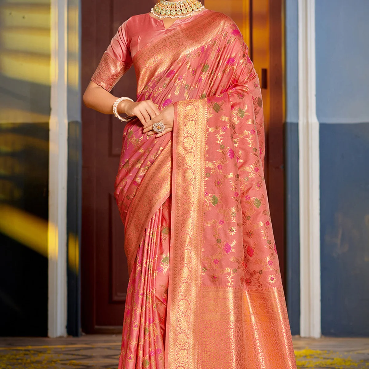 Peach Banarasi Silk Saree With Blouse Piece thumbnail 2