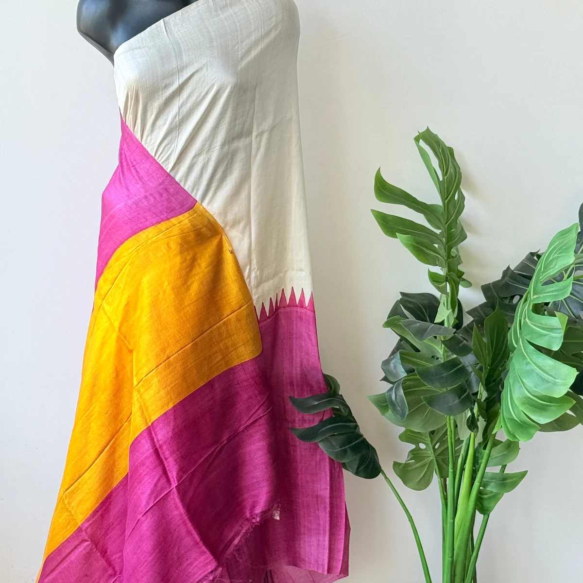 A small weaving defect Bhisnupuri silk saree thumbnail 2