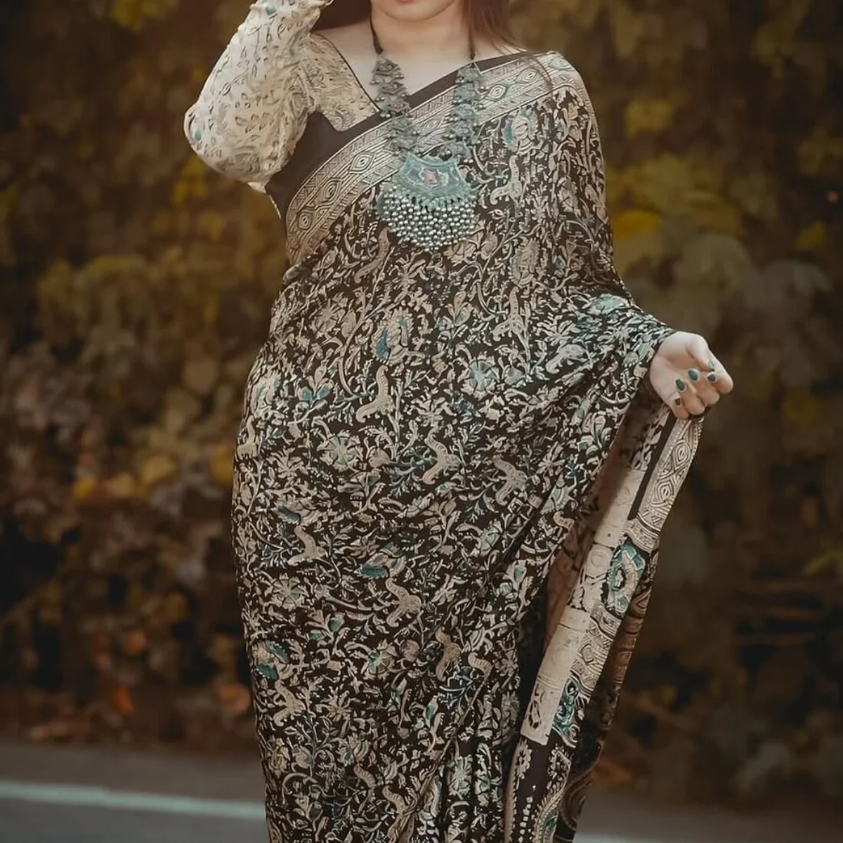 Gleaming Beige And Black 1 Minute Ready To Wear Digital Printed Crape Silk Saree thumbnail 3