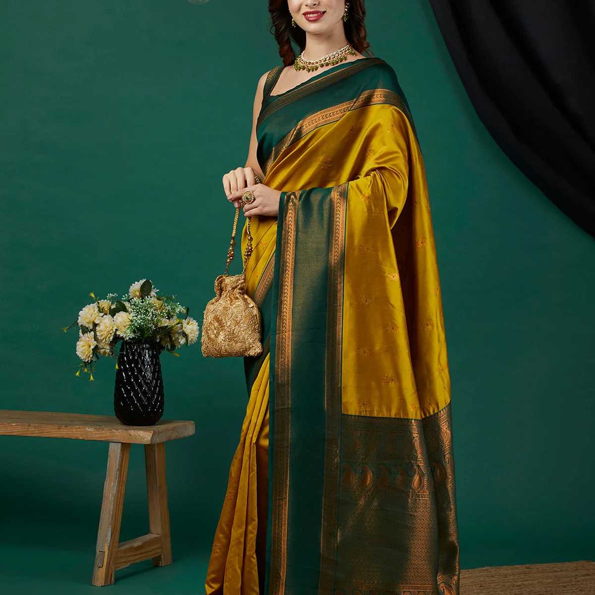Banarasi Silk Saree With Blouse Piece thumbnail 3