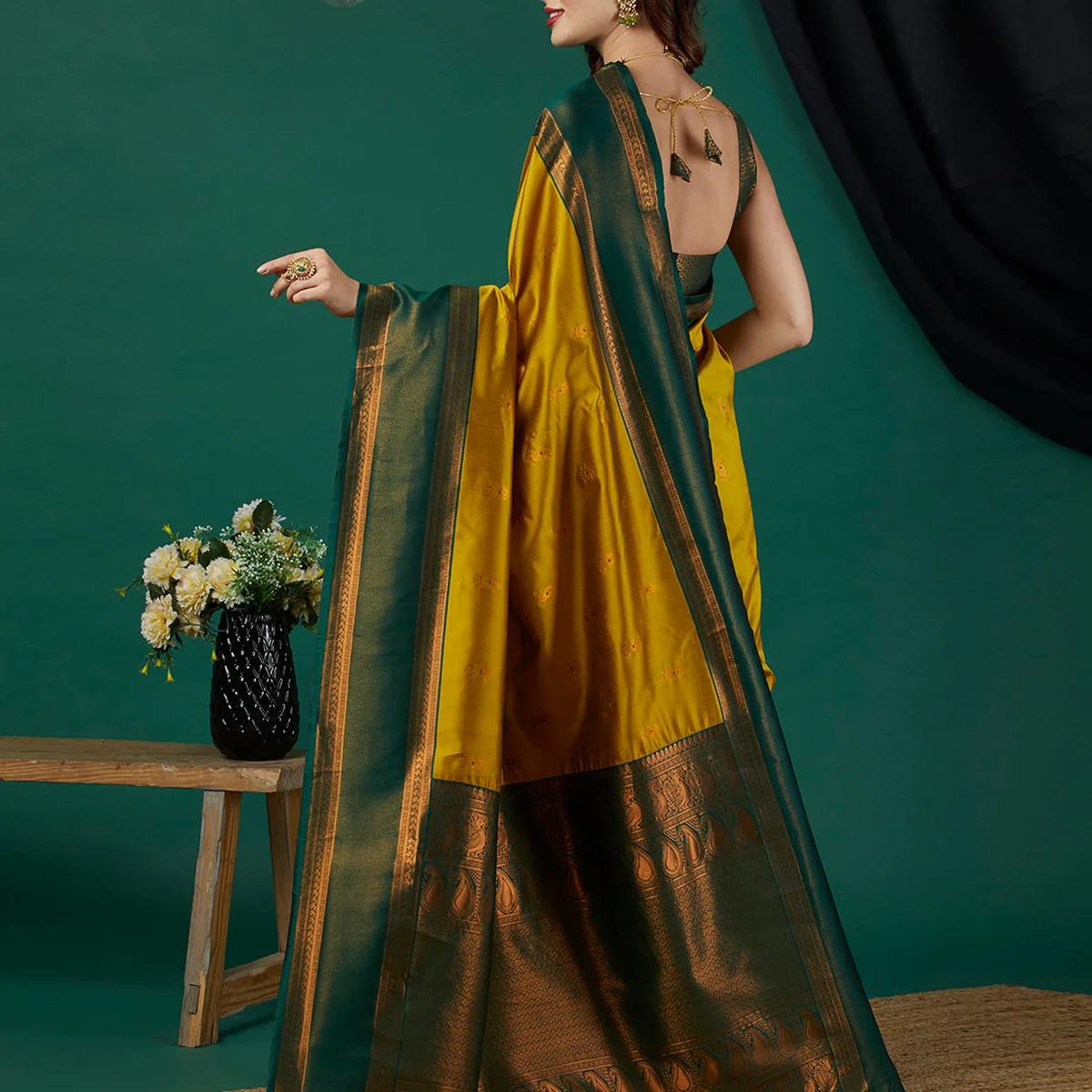 Banarasi Silk Saree With Blouse Piece thumbnail 4