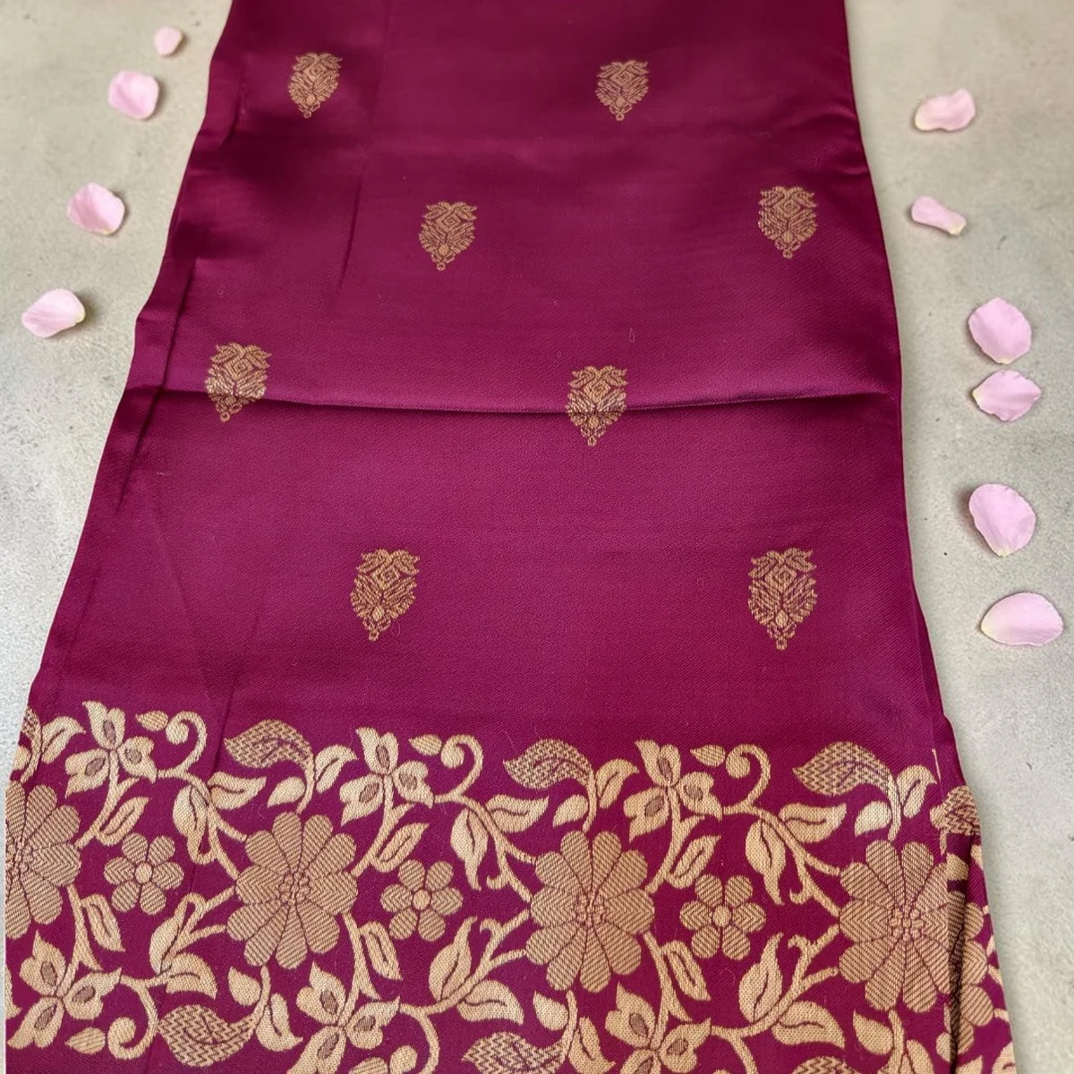 Magenta Banarasi Semi Silk Saree with Gold Zari thumbnail 2