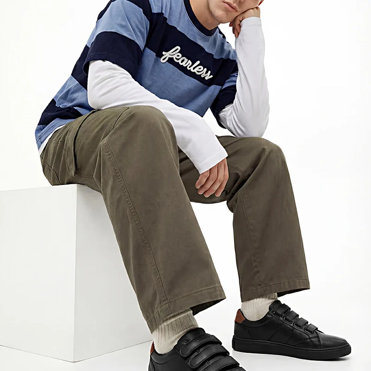 Black Solid Sneakers thumbnail 2