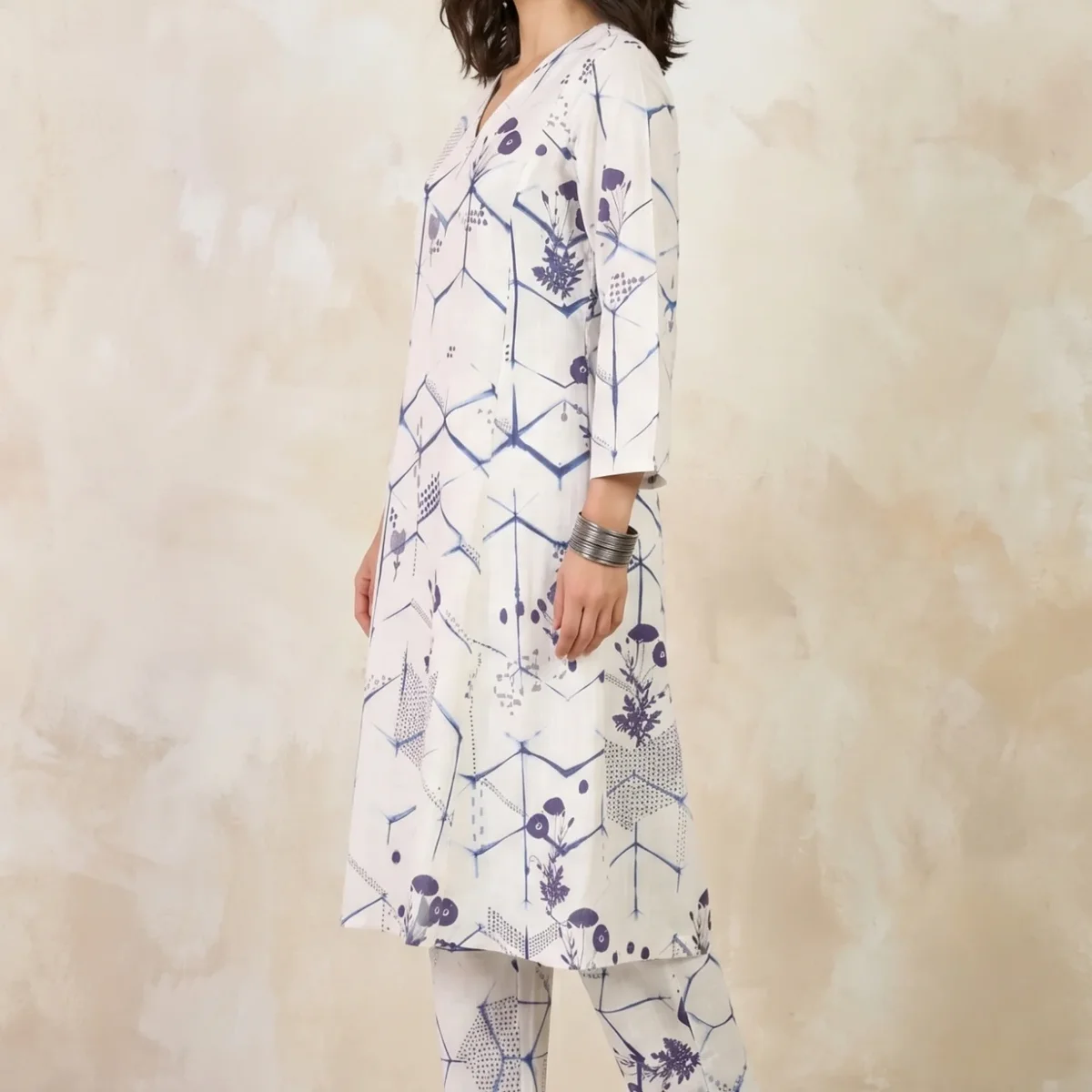Off White Geometric Printed Pure Cotton Straight Kurta With Pants and Dupatta Set thumbnail 3